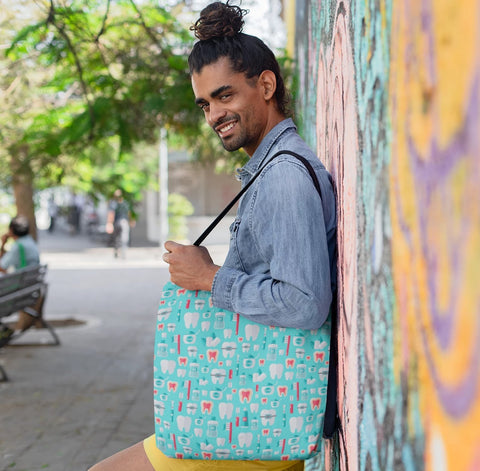 MUST-HAVE GO BRACES TOTE HANDBAG Toothlet