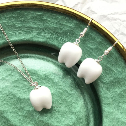 Luxurious Pearly Teeth Pendant Earrings