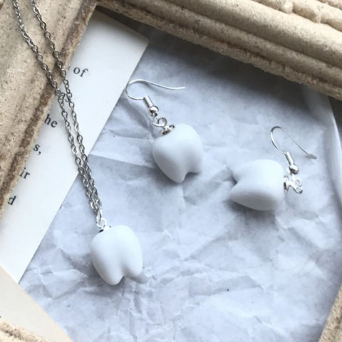 Luxurious Pearly Teeth Pendant Earrings